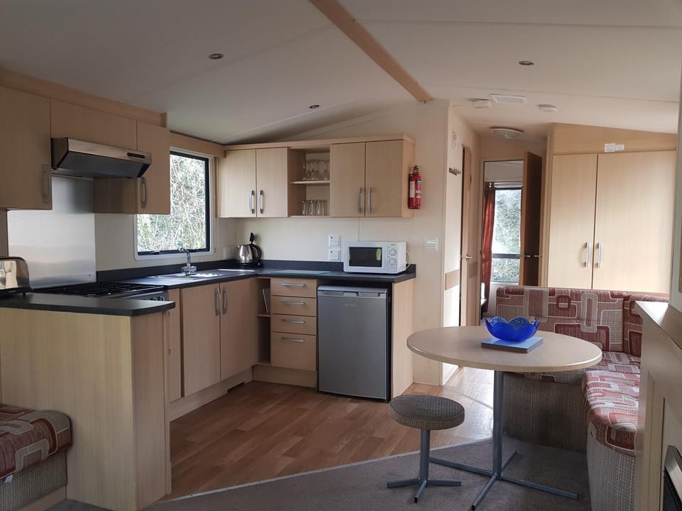 Coffee/tea facilities, Kitchen or kitchenette, Seating area
