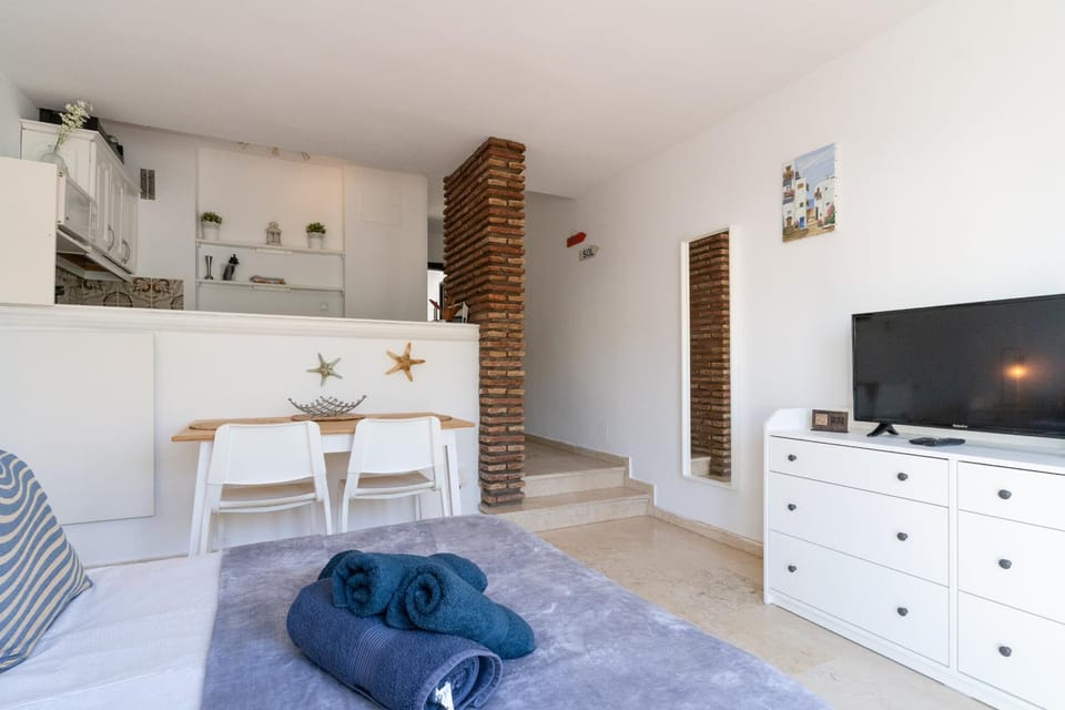 Communal lounge/ TV room, Living room