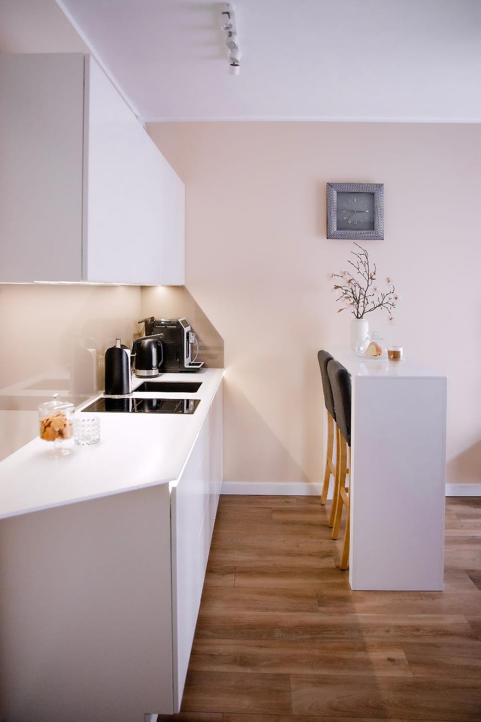 Kitchen or kitchenette, Food, Drinks