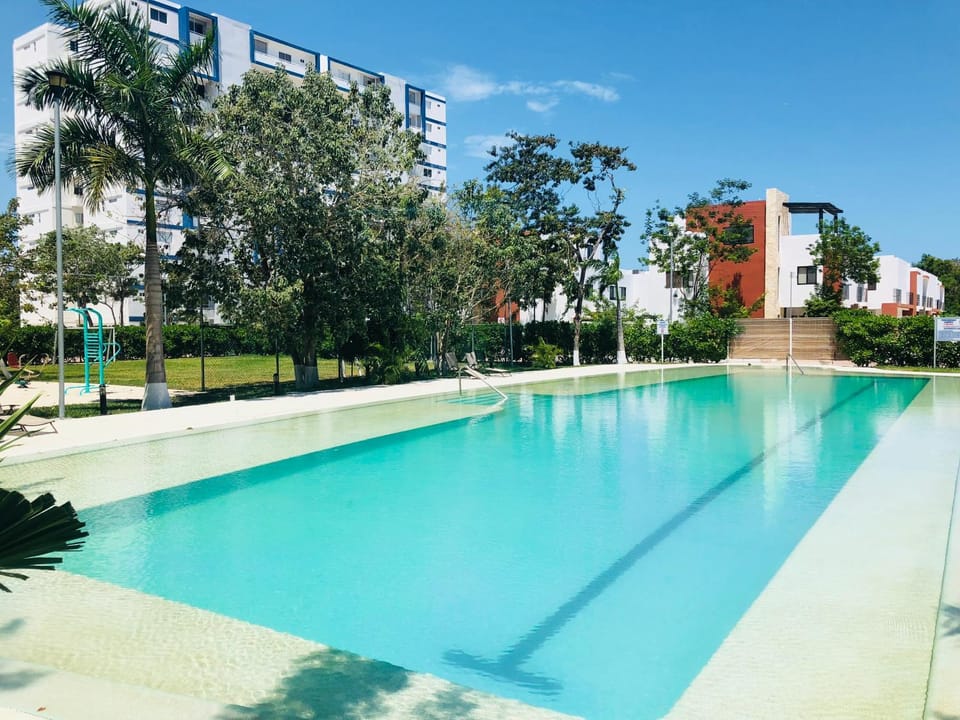 Swimming pool, Swimming pool
