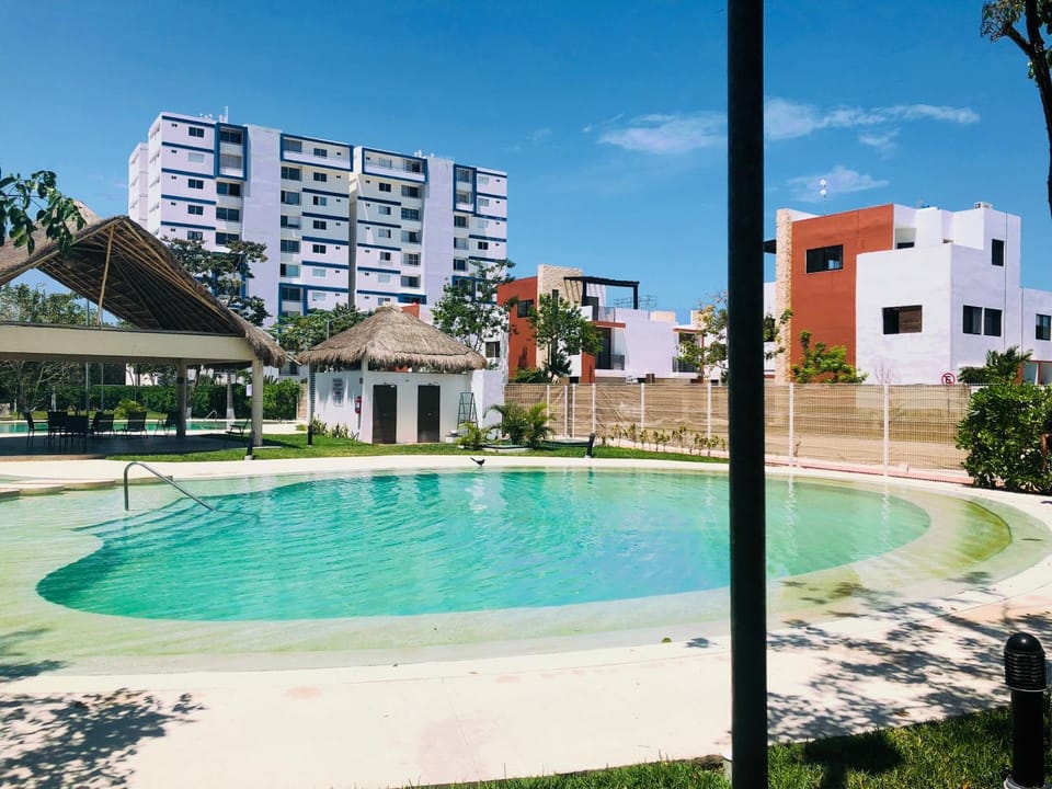 Swimming pool, Swimming pool