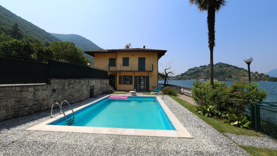 Property building, Swimming pool, Swimming pool
