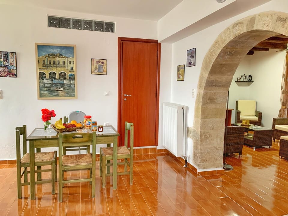 Seating area, Dining area