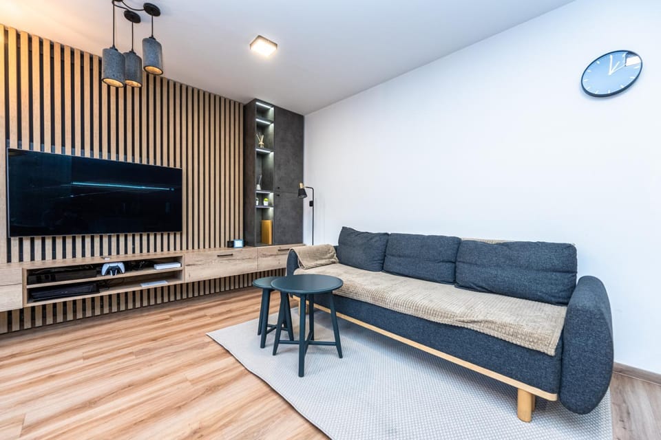 Bed, TV and multimedia, Living room, Seating area