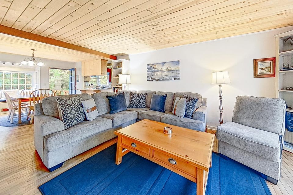 Fort Bragg Cottage - Walk to the Beach & Bluffs House in Mendocino County