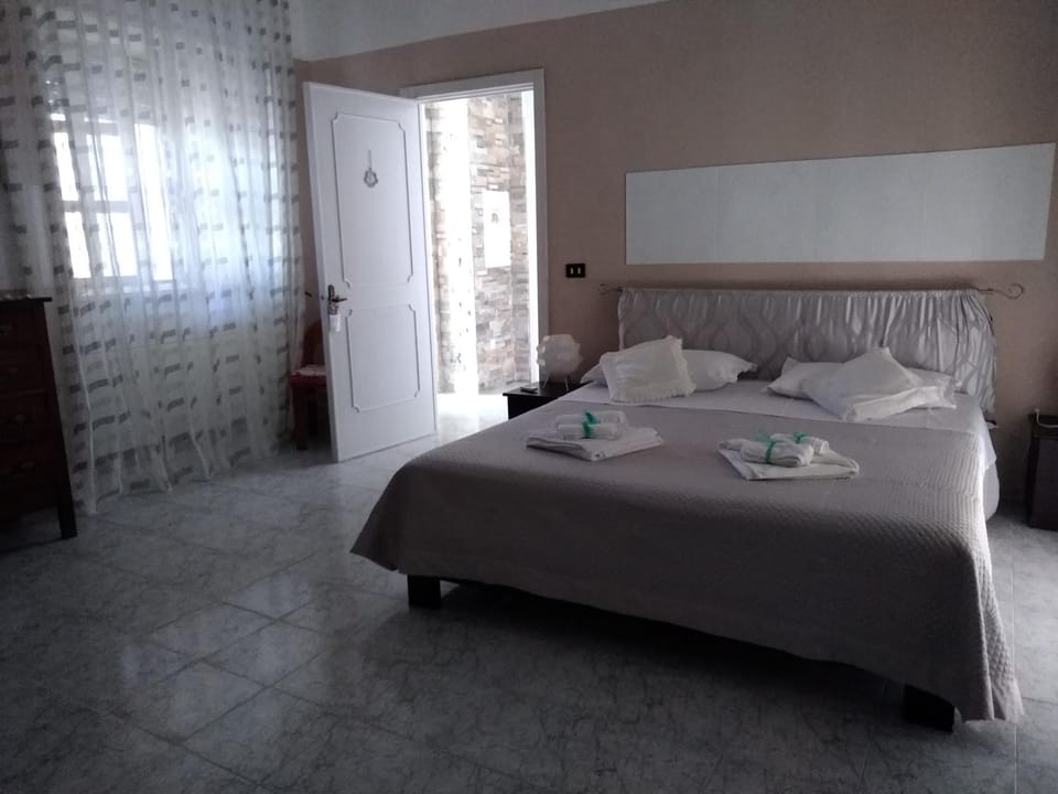 Photo of the whole room, Decorative detail, Bedroom