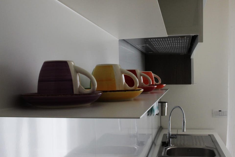Communal lounge/ TV room, Balcony/Terrace, Communal kitchen, Internal: Not applicable to any particular room