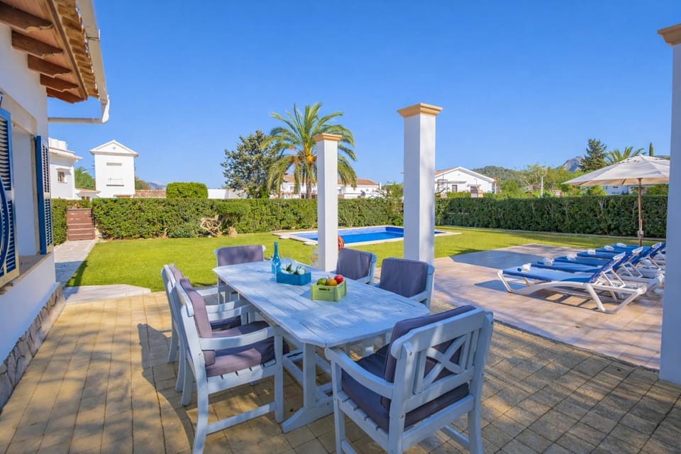 Property building, Patio, Spring, Day, Garden, Garden view, Pool view, Swimming pool, sunbed