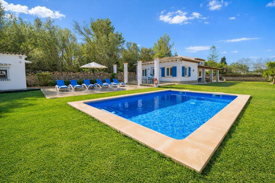 Property building, Spring, Day, Natural landscape, Garden, Garden view, Pool view, Swimming pool, sunbed