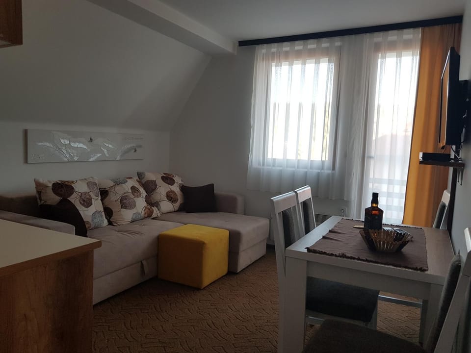 Living room, Photo of the whole room, Seating area