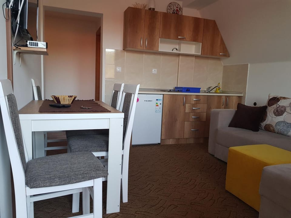 Kitchen or kitchenette, Living room, Photo of the whole room, Seating area, Dining area