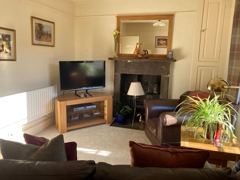 TV and multimedia, Living room, Seating area