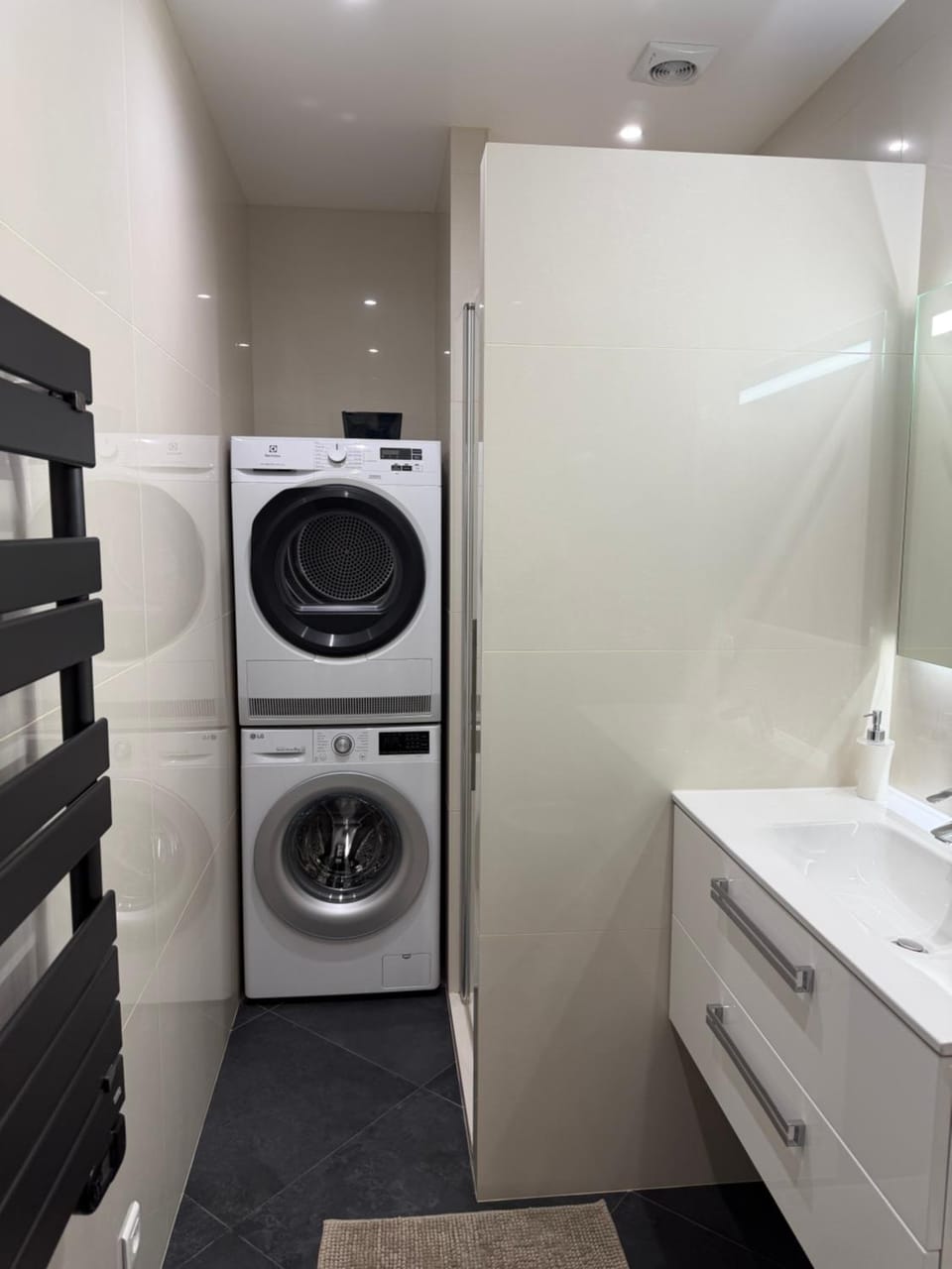 Bathroom, washing machine, dryer
