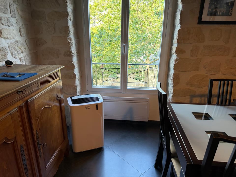 Living room, air conditioner