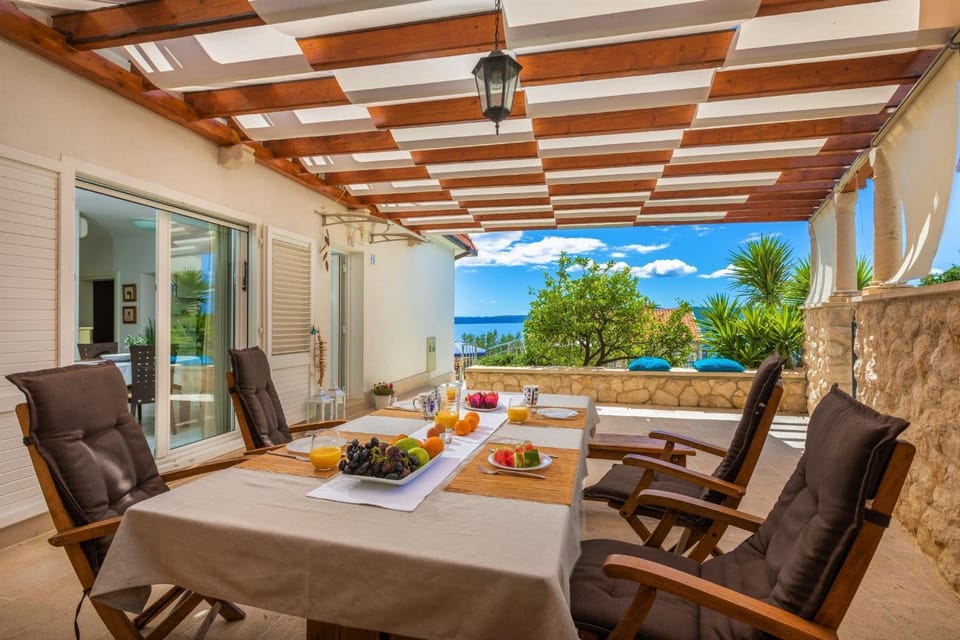 Property building, View (from property/room), Balcony/Terrace, Seating area, Dining area, City view, Garden view, Mountain view, Pool view, Sea view, Quiet street view