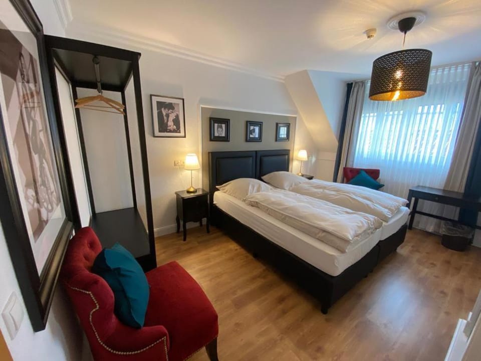Bed, Photo of the whole room