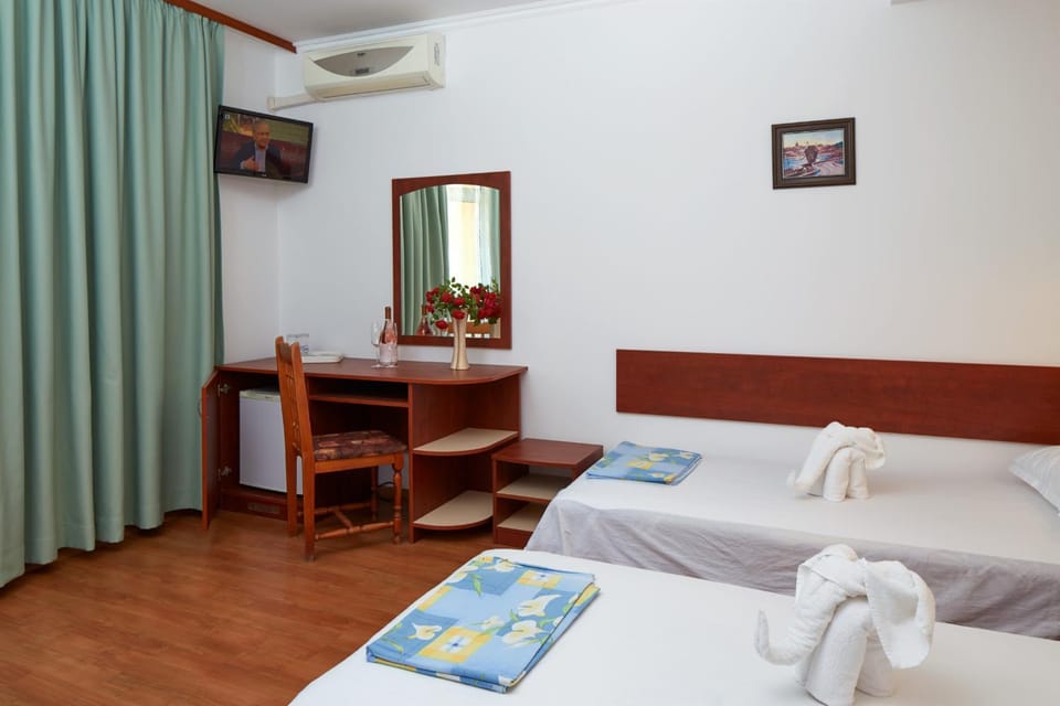 Bed, Photo of the whole room