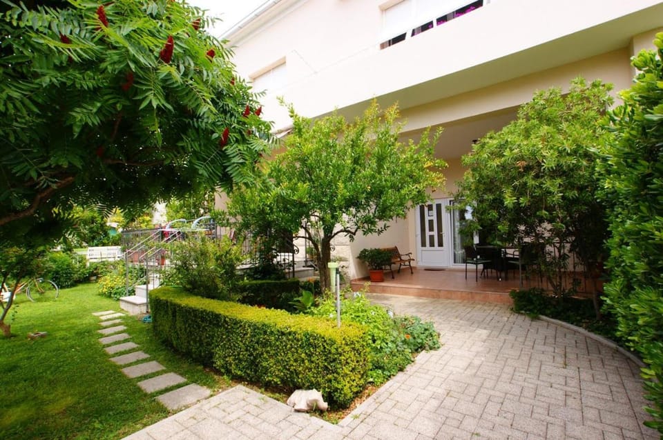 Facade/entrance, Floor plan, Garden view