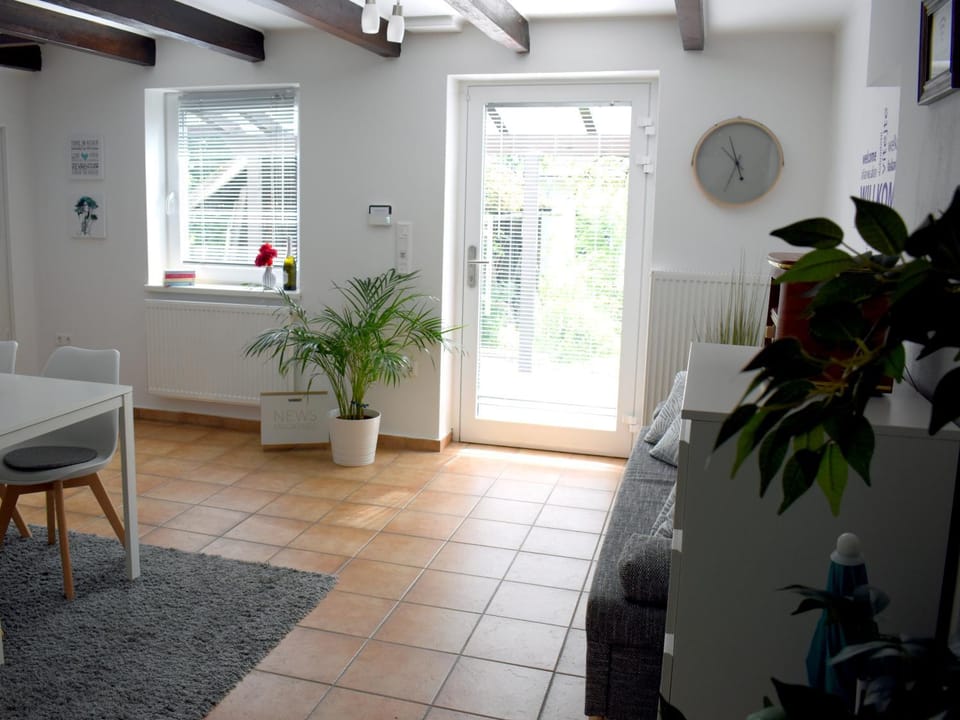 Living room, Seating area, Dining area, Breakfast