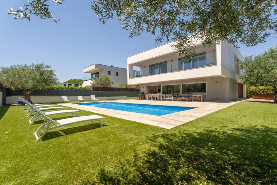 Modern Villa Olivera with Private Pool House in Calella de Palafrugell