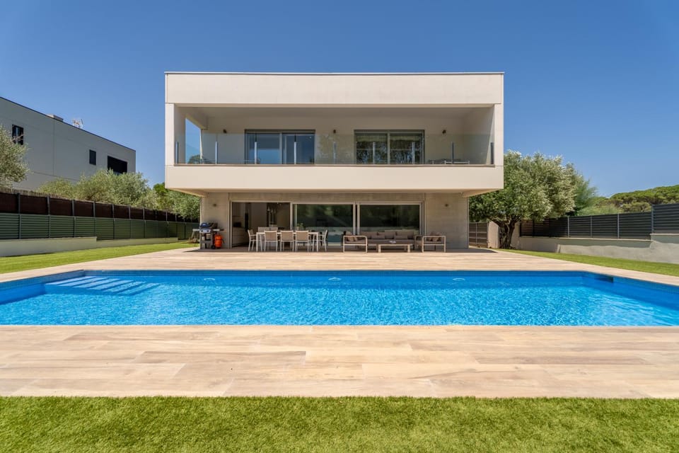 Modern Villa Olivera with Private Pool House in Calella de Palafrugell