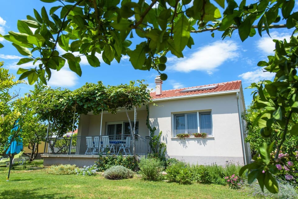 Property building, Day, Summer, Garden, Balcony/Terrace, Garden view
