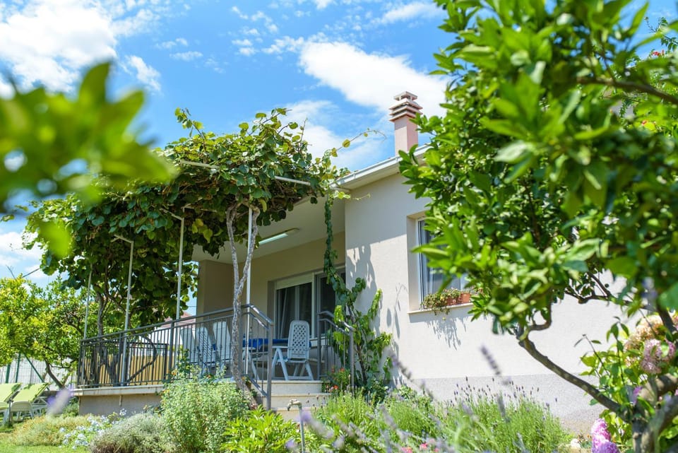 Property building, Day, Summer, Garden, Balcony/Terrace, Garden view