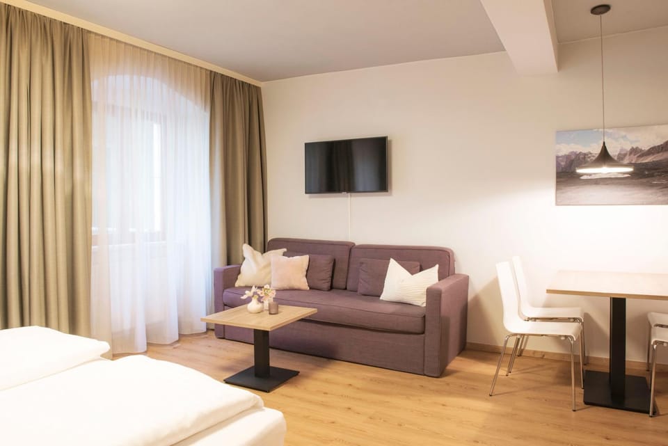 Living room, Decorative detail