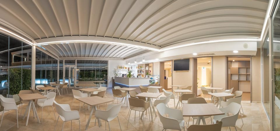 Communal lounge/ TV room, Lounge or bar