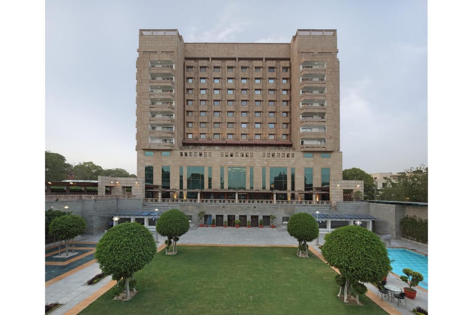 Facade/entrance, Swimming pool