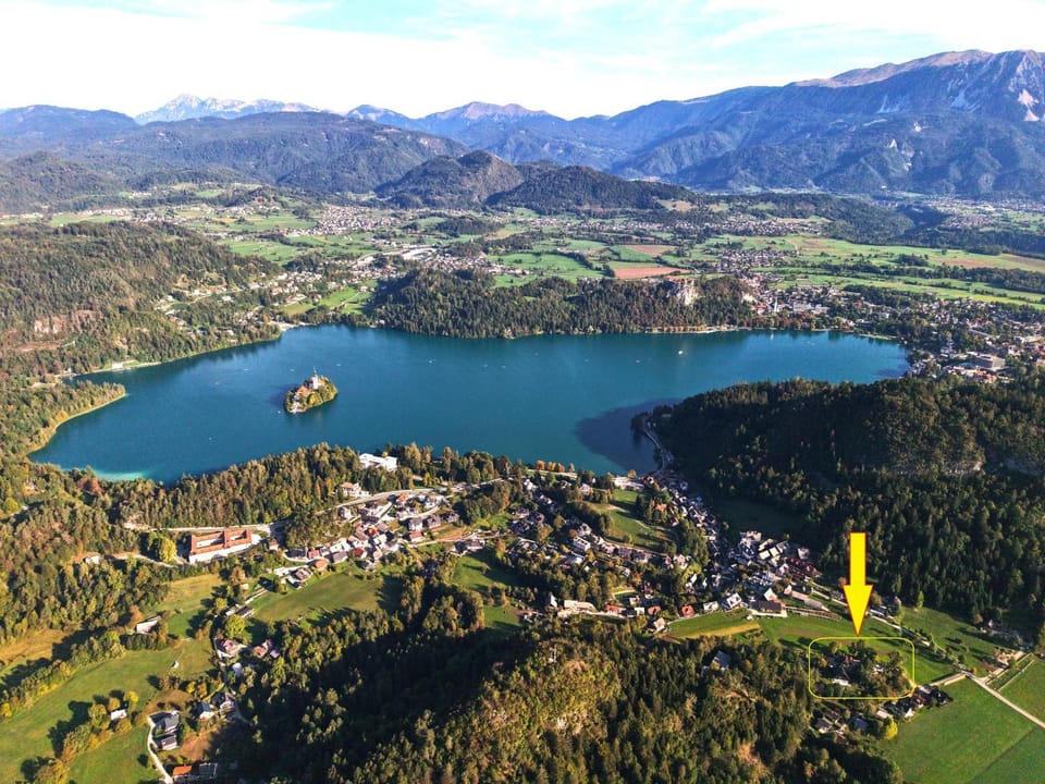 Natural landscape, Bird's eye view, Area and facilities, Location