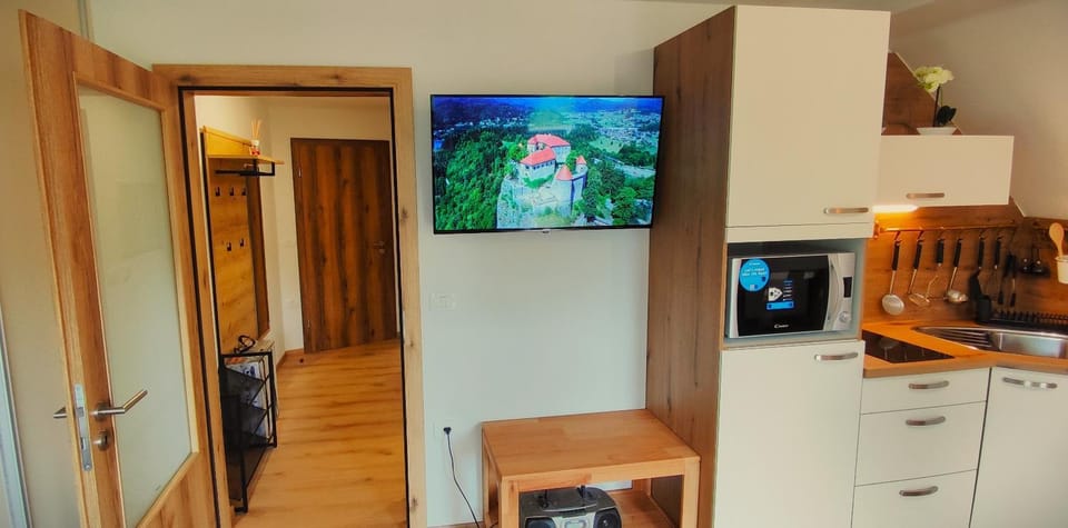 TV and multimedia, Kitchen or kitchenette