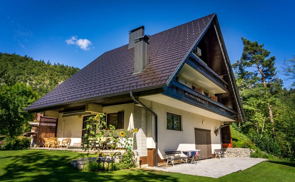 Patio, Day, Natural landscape, Garden, Location