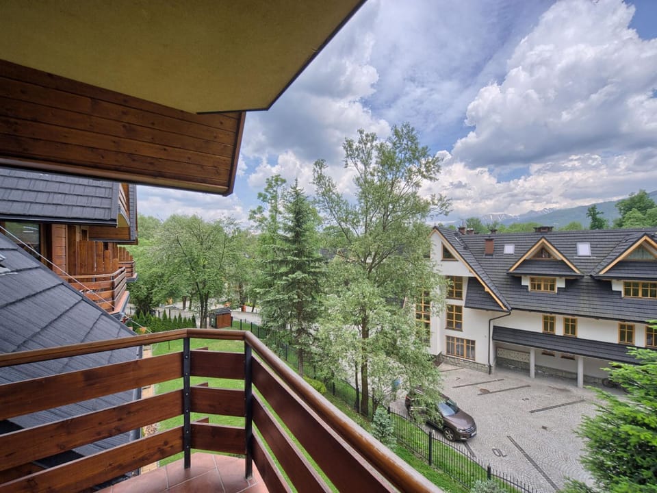 View (from property/room), Balcony/Terrace, Mountain view