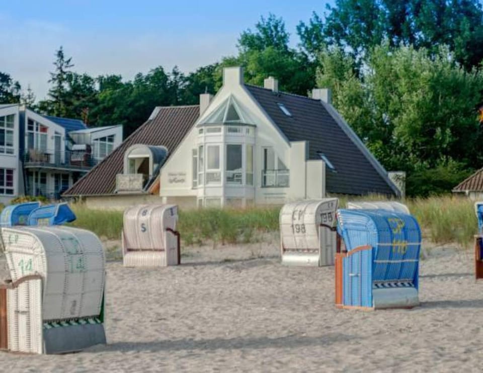 Facade/entrance, Beach