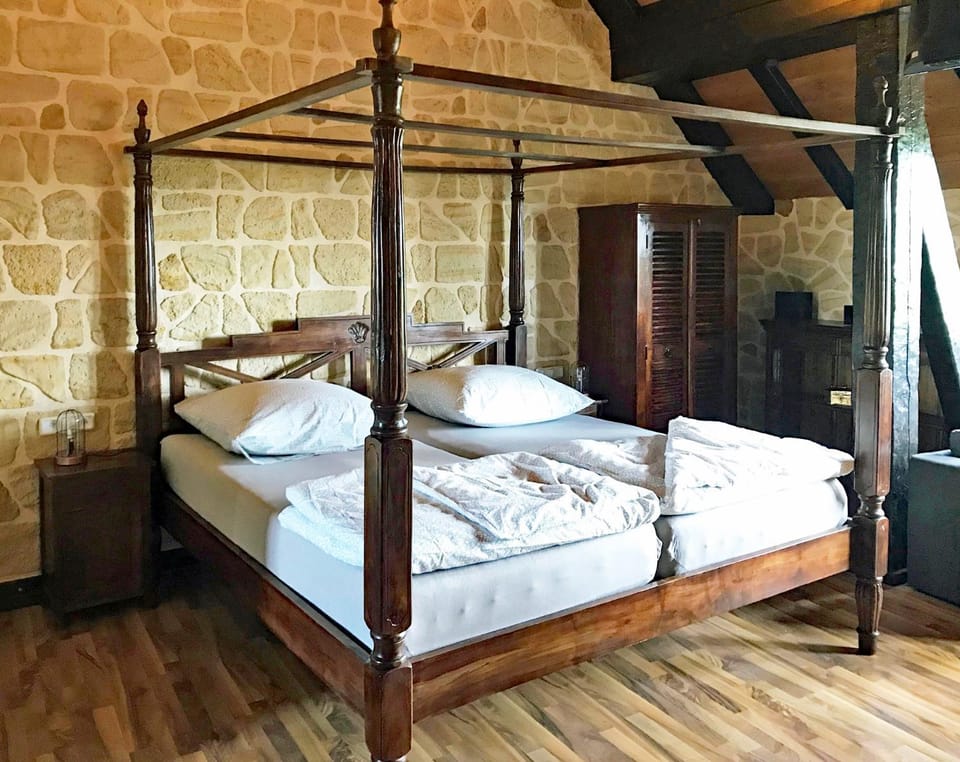 Bed, Photo of the whole room, Decorative detail, Bedroom
