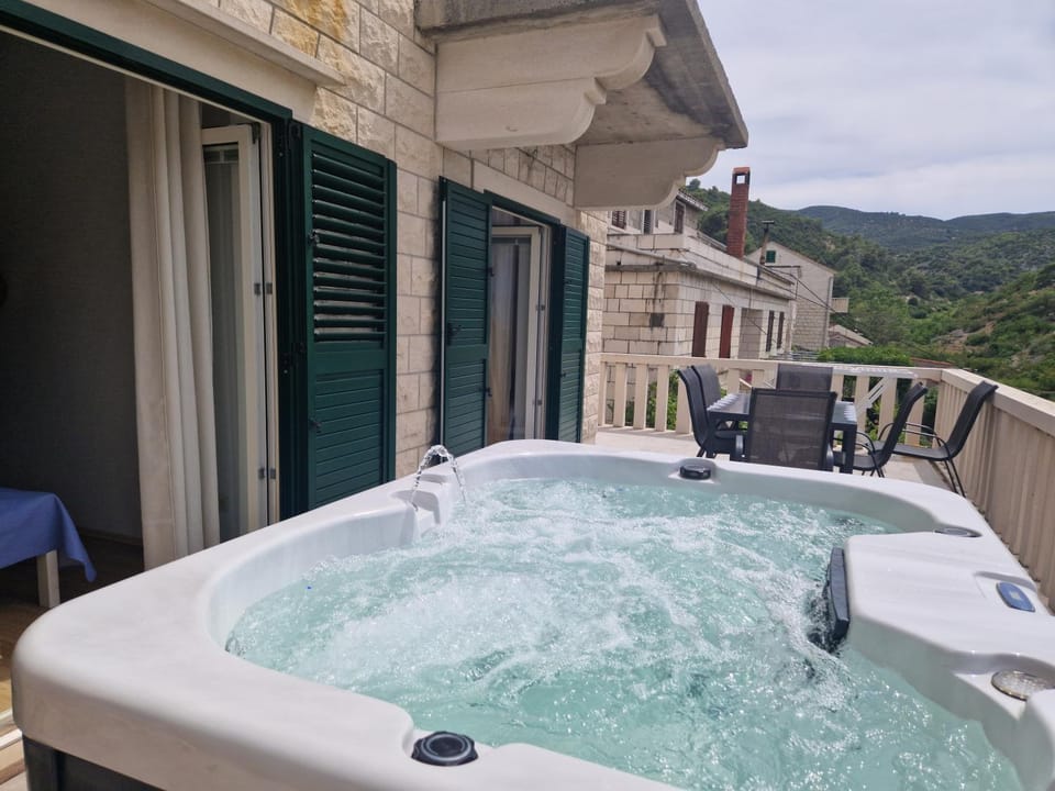 Day, Hot Tub, Balcony/Terrace