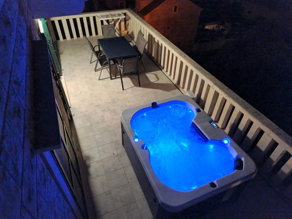 Patio, Night, Hot Tub, Balcony/Terrace