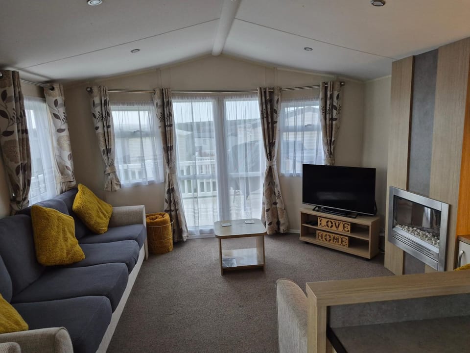Bude Caravan Caromax - Families and Couples Only Campground/ 
RV Resort in England
