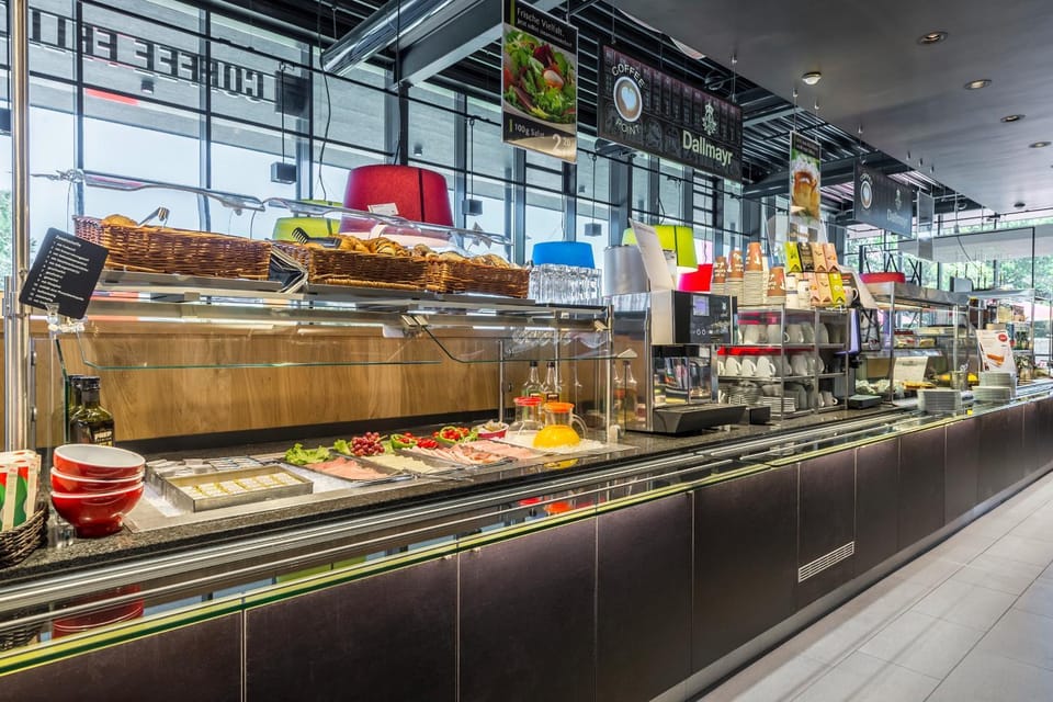 Restaurant/places to eat, Food and drinks, Buffet breakfast