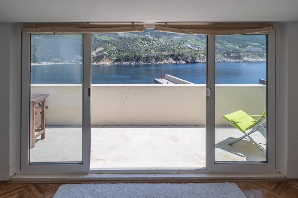 Living room, Sea view