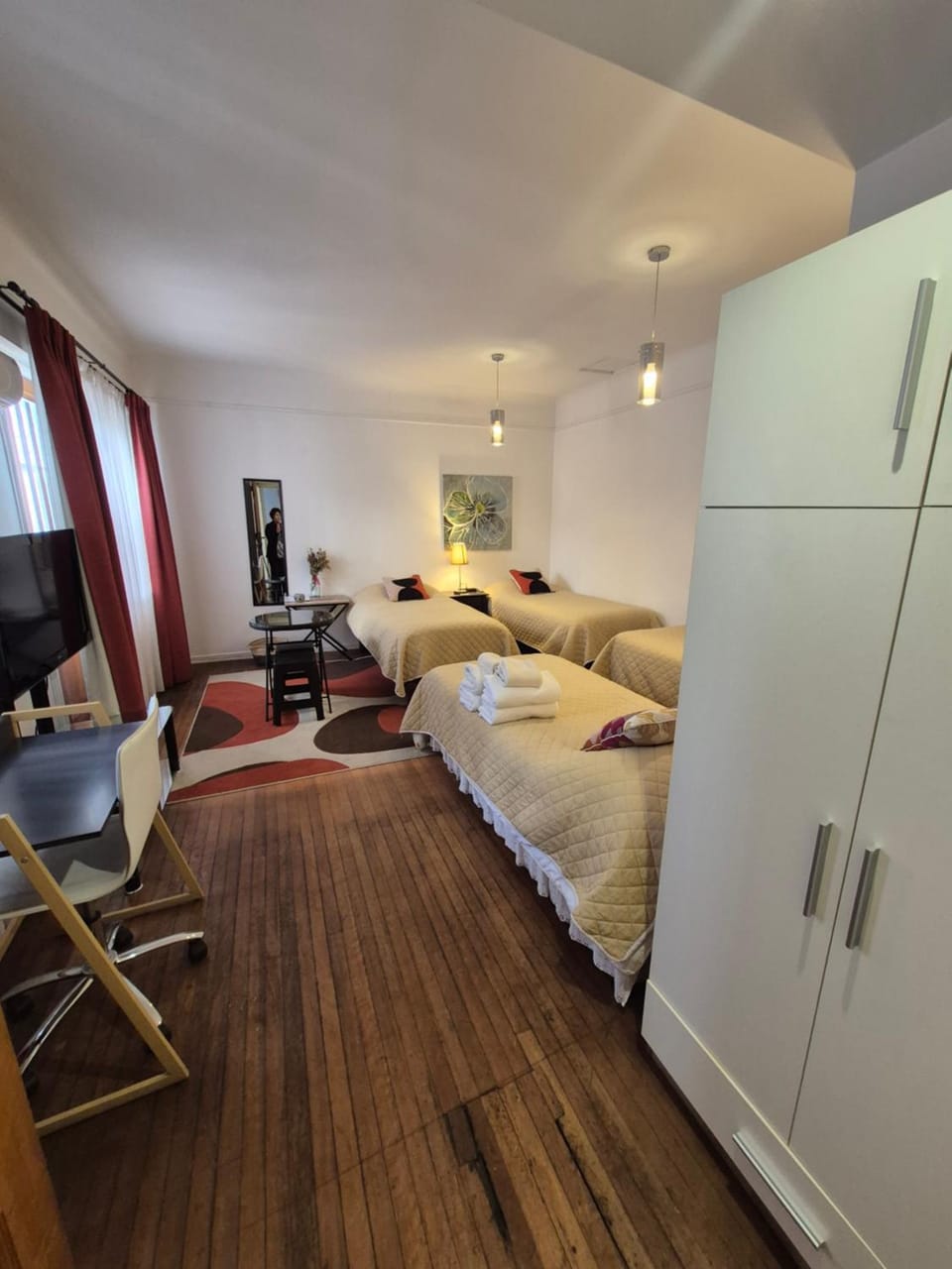 Photo of the whole room, Bedroom