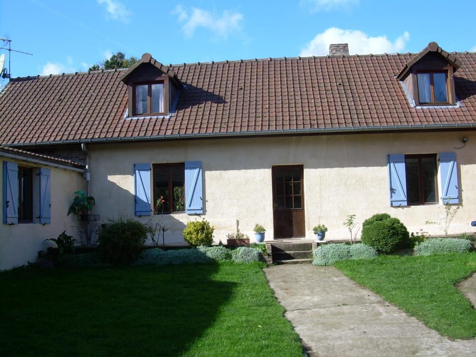 Property building, Facade/entrance, Garden view