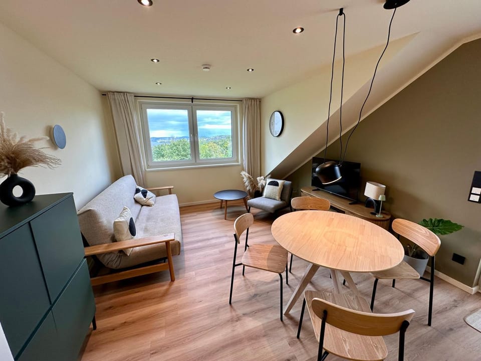 TV and multimedia, Living room, Dining area