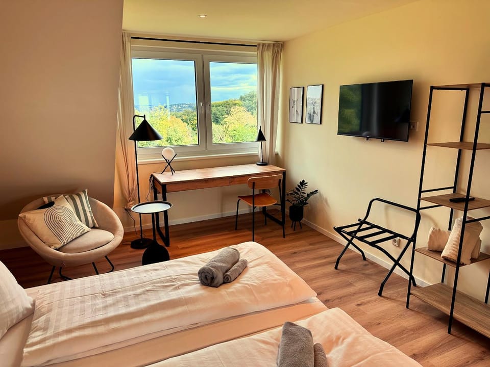 Bed, Natural landscape, TV and multimedia, Seating area, Bedroom, towels