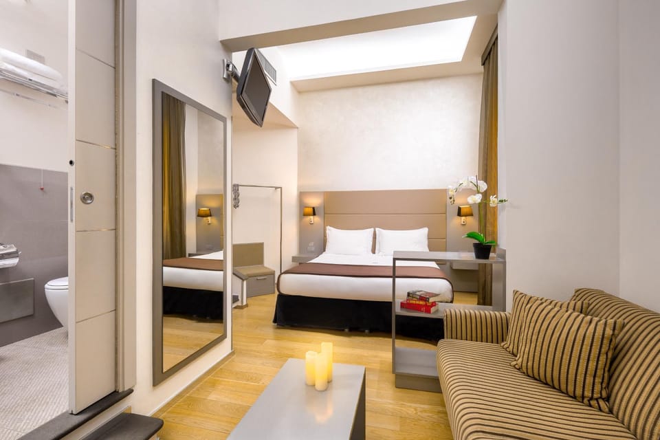 Bed, Living room, Photo of the whole room, Bedroom, air conditioner