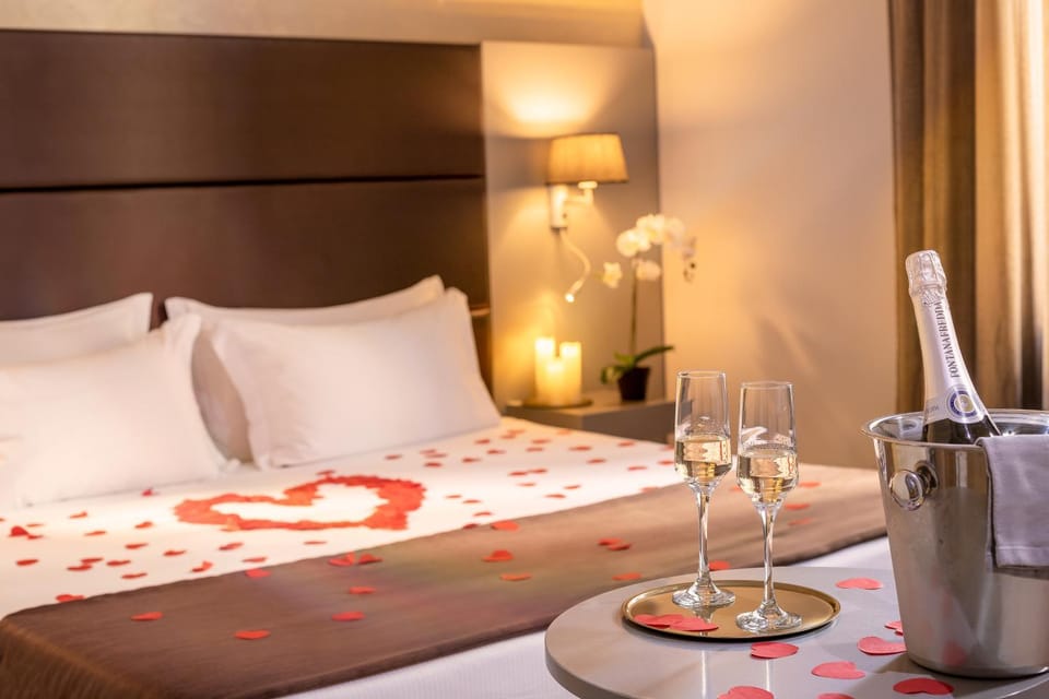 Bedroom, Drinks