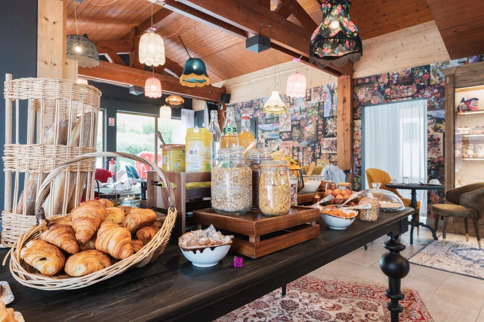 Food and drinks, Food, Breakfast, Continental breakfast, Buffet breakfast, Drinks