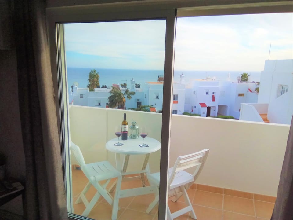 Communal lounge/ TV room, Sea view