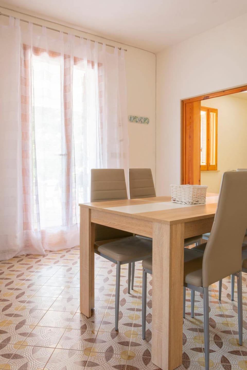 Day, Living room, Dining area